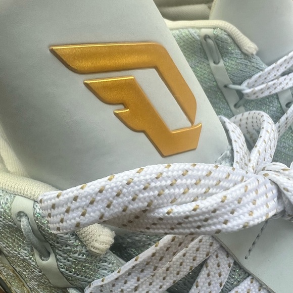 Size 10 adidas Dame 7 Christmas Pack is a special edition sneaker - Picture 9 of 13